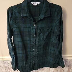 ❄️Old Navy Green and Black Plaid Button Down Shirt